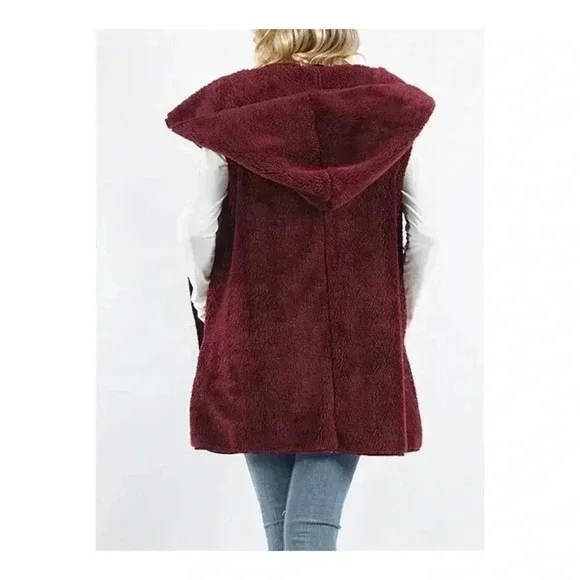 🆕Zenana Burgundy Fuzzy Pocket Hooded Vest M🆕 - Picture 2 of 7